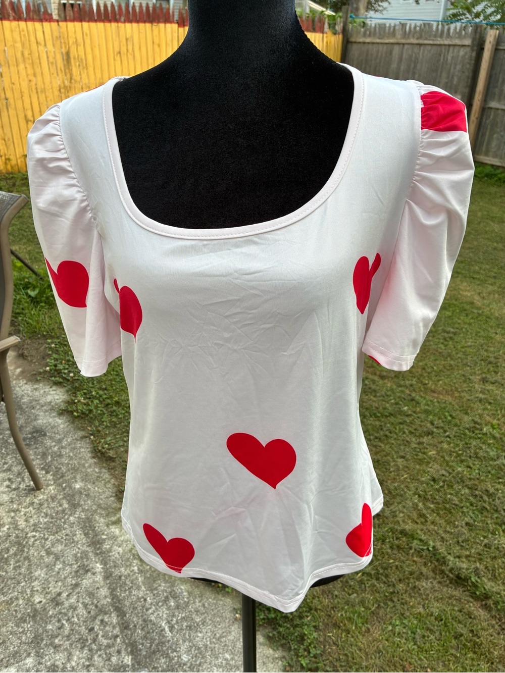 White Scoop Neck Puff Sleeve Top with Red Heart Print,runs small size Large